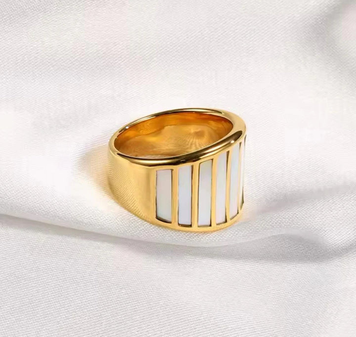 Vintage Shell  Ring