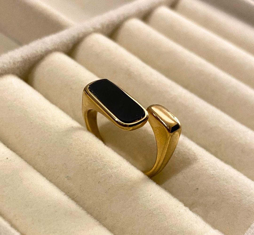 Black Stone Adjustable Ring