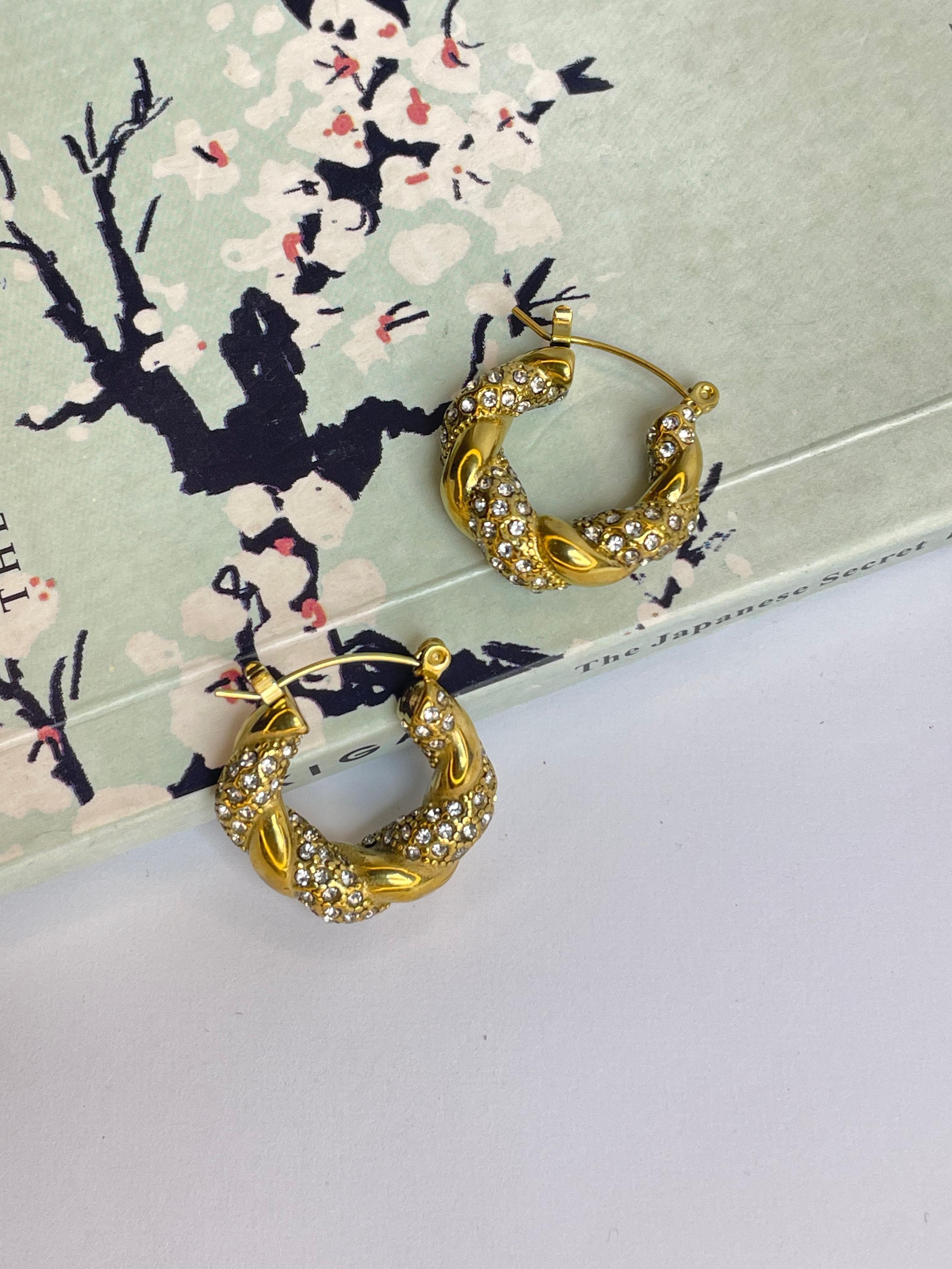 Donna Crystal Twisted Earring
