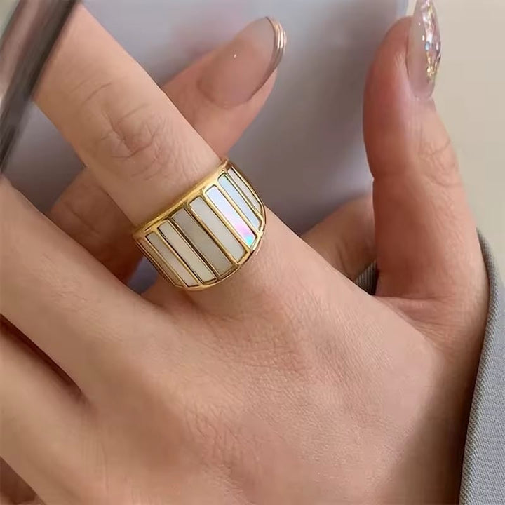 Vintage Shell  Ring