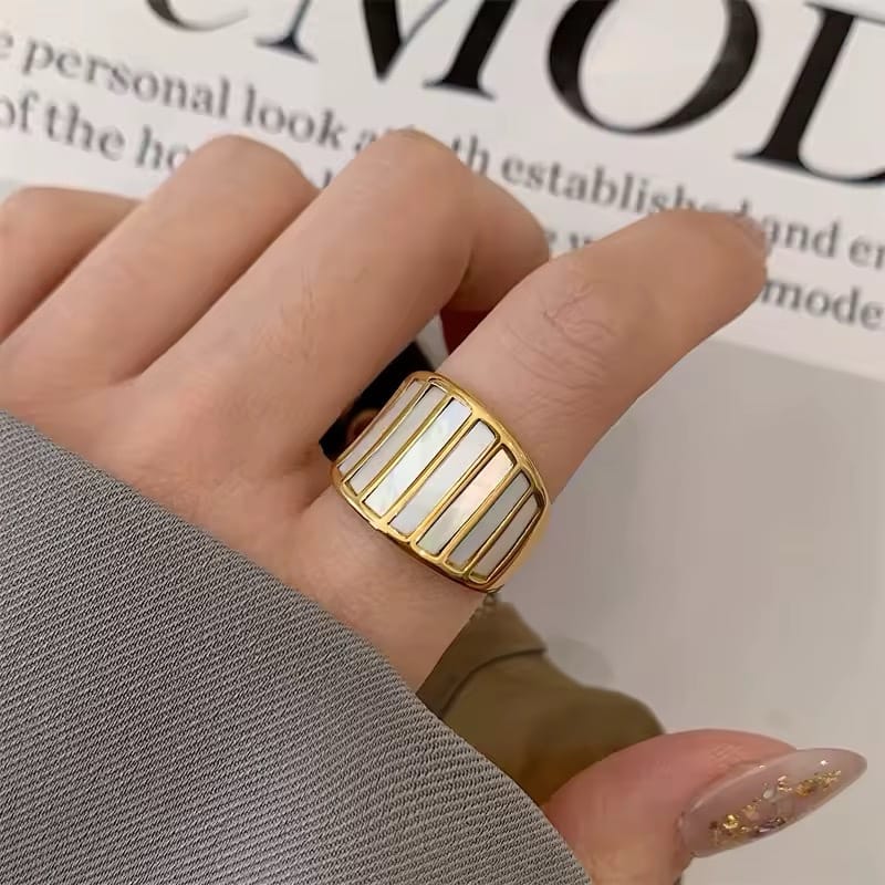 Vintage Shell  Ring
